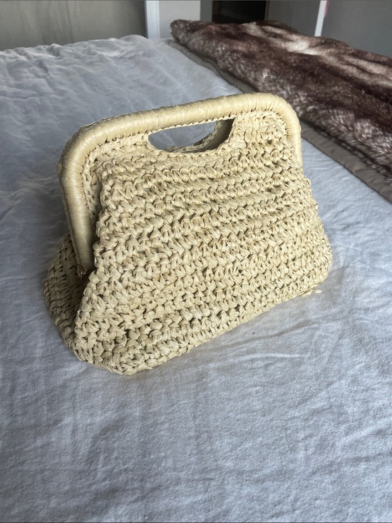Abercrombie & Fitch Handbags - Abercrombie & Fitch Cream Woven Clutch